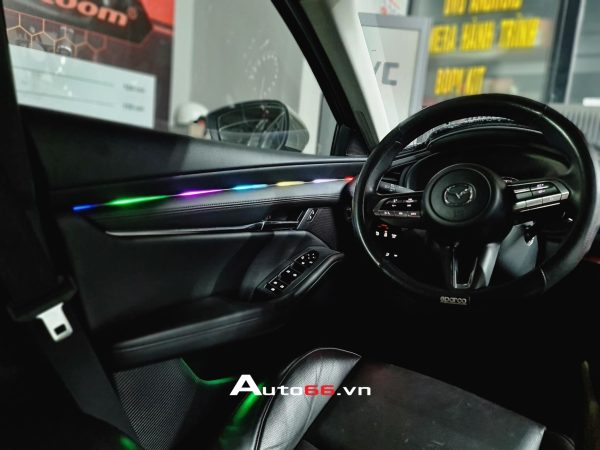 LED nội thất Mazda 3 2023 vị trí cửa tài