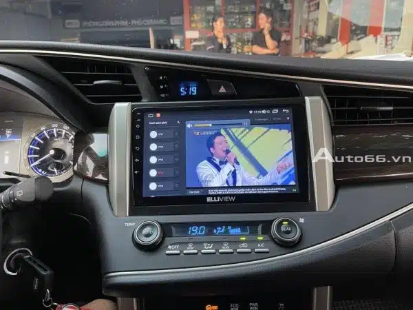 Elliview U4 Basic xe INNOVA