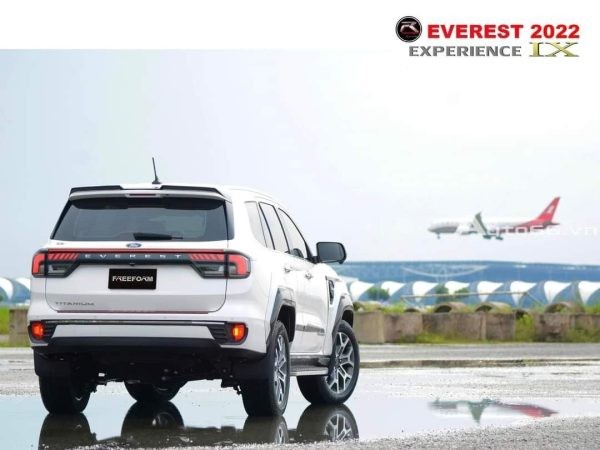 Body Ford Everest Freeform - Thái Lan nhìn từ phía sau