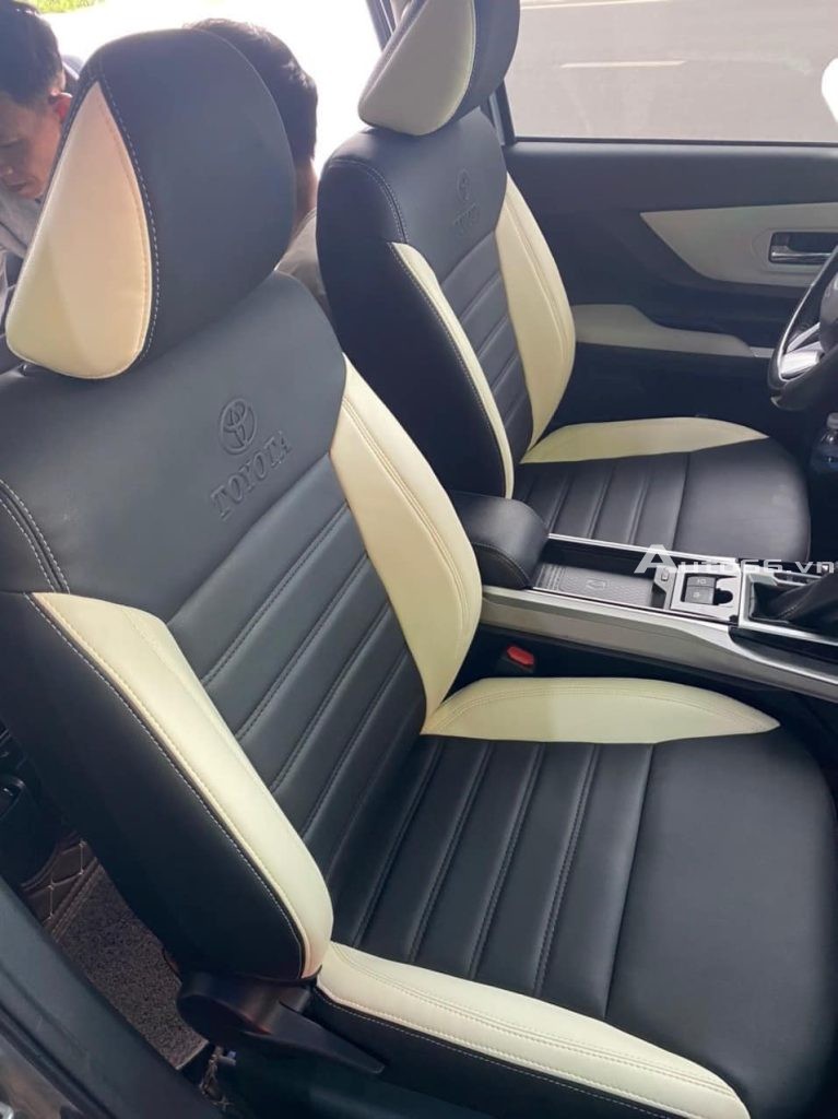 Bọc ghế da Toyota Veloz mẫu da đen nhấn vai kem nhấn chỉ ngan lưng ghế