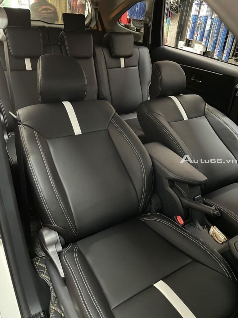 Bọc ghế da Toyota Veloz mẫu da đen nhấn kem