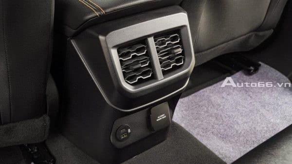 Cửa gió điều hòa Ford Ranger XLS 2023 - cho hàng ghế sau