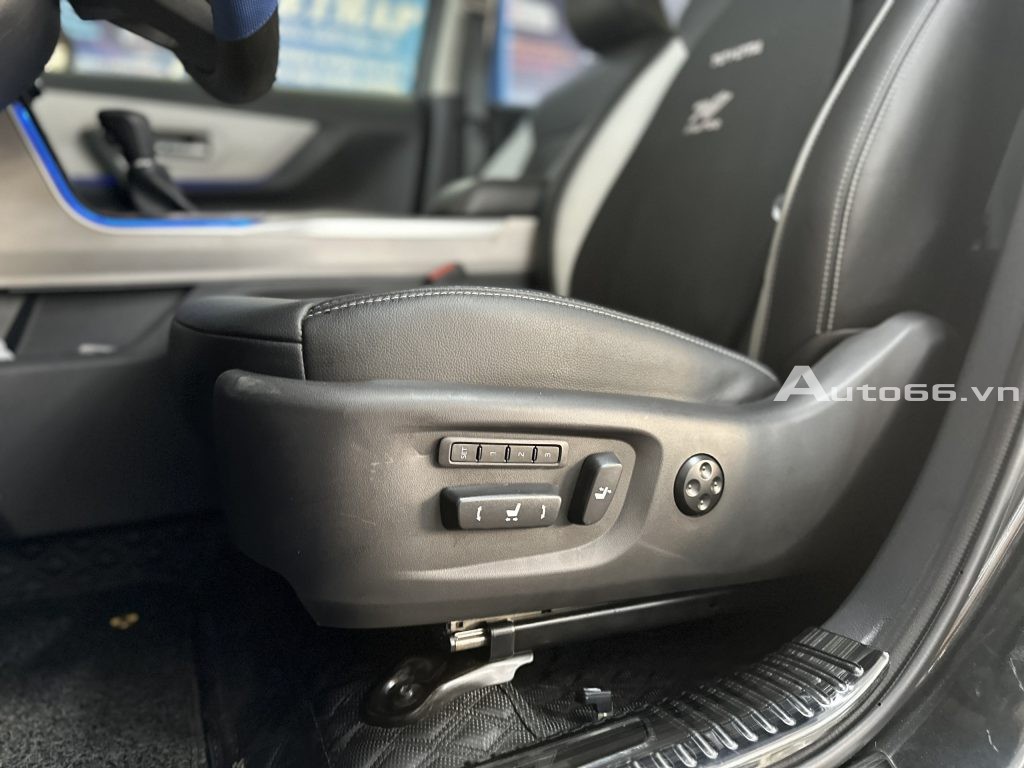 Độ ghế chỉnh điện Toyota Veloz Cross
